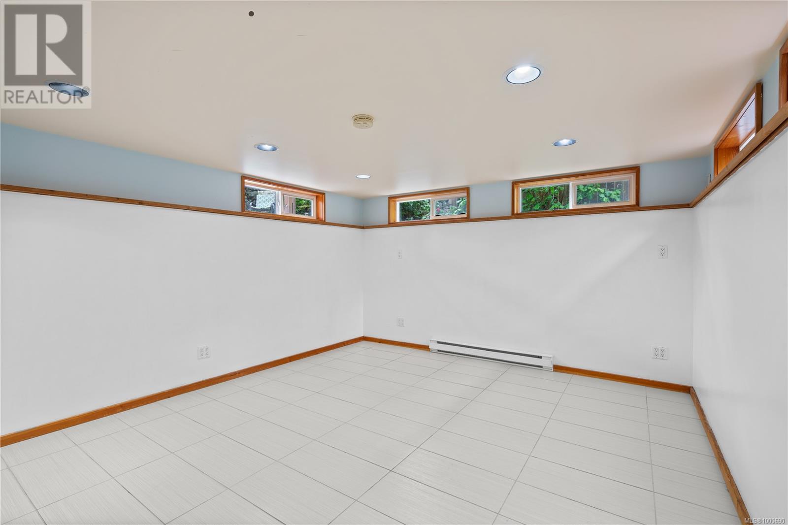 Property at 815 Elrick Pl image 5