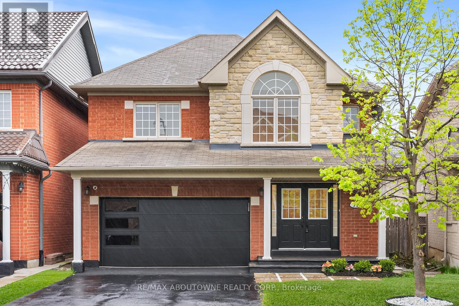71 Cobblehill Crescent, Brampton, Ontario  L6P 2M3 - Photo 2 - W12159267