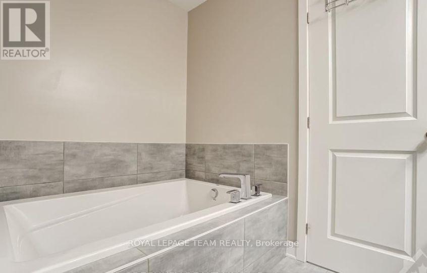 765 Twist Way, Ottawa, Ontario  K2V 0M3 - Photo 13 - X12164148
