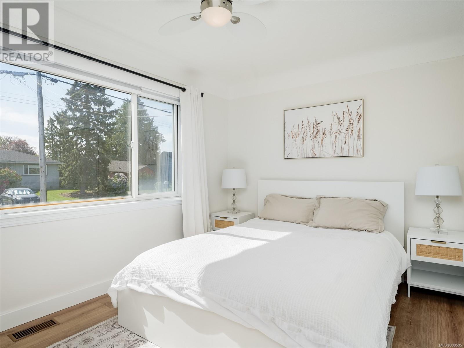 2962 Millgrove St, Saanich, British Columbia  V9A 1X3 - Photo 10 - 999595
