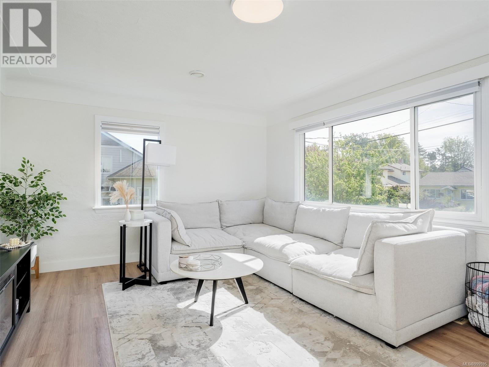 2962 Millgrove St, Saanich, British Columbia  V9A 1X3 - Photo 4 - 999595