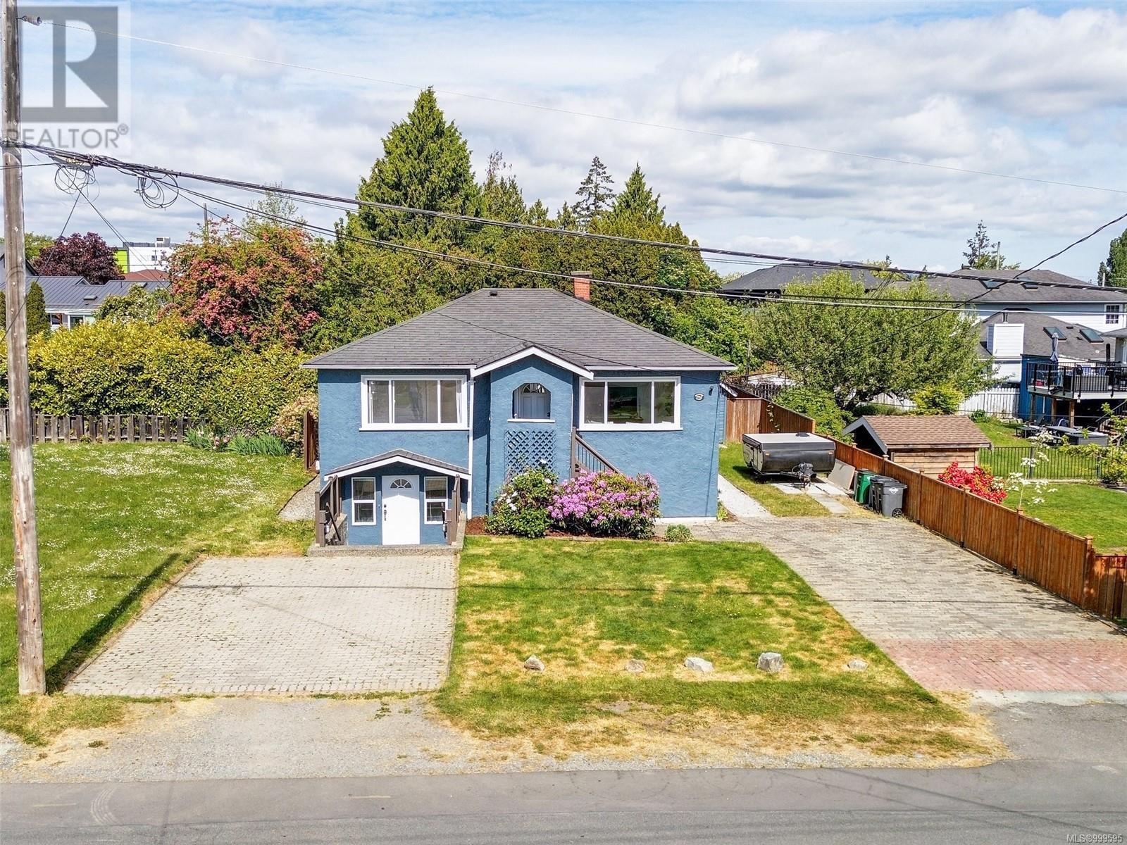 2962 Millgrove St, Saanich, British Columbia  V9A 1X3 - Photo 1 - 999595