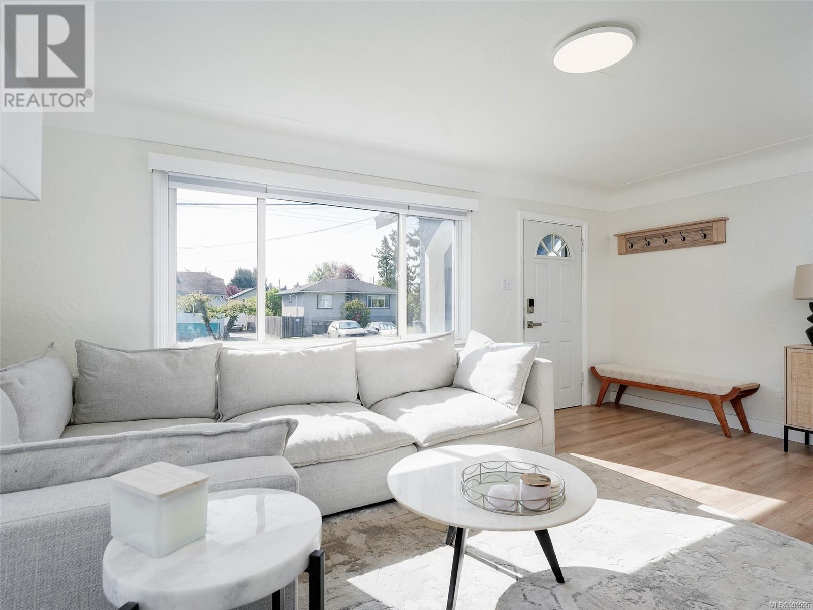2962 Millgrove St, Saanich, British Columbia  V9A 1X3 - Photo 5 - 999595
