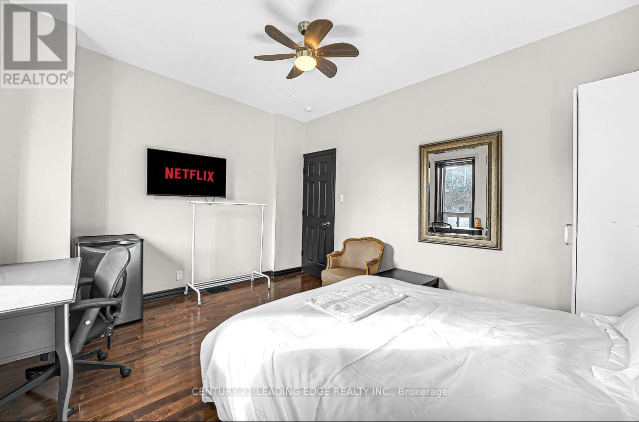 2 Monteith Street, Toronto, Ontario  M4Y 1K7 - Photo 11 - C12164108