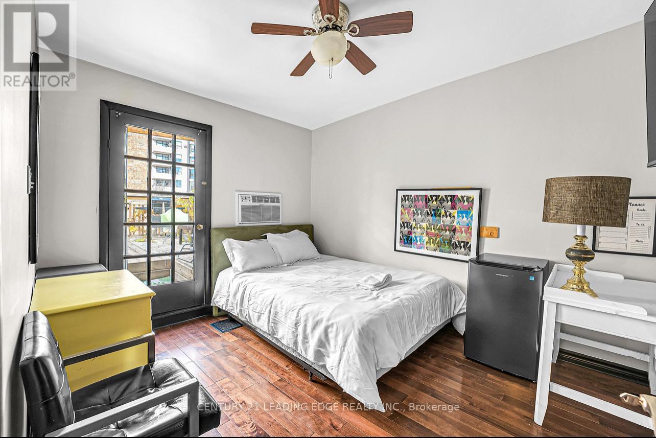 2 Monteith Street, Toronto, Ontario  M4Y 1K7 - Photo 12 - C12164108