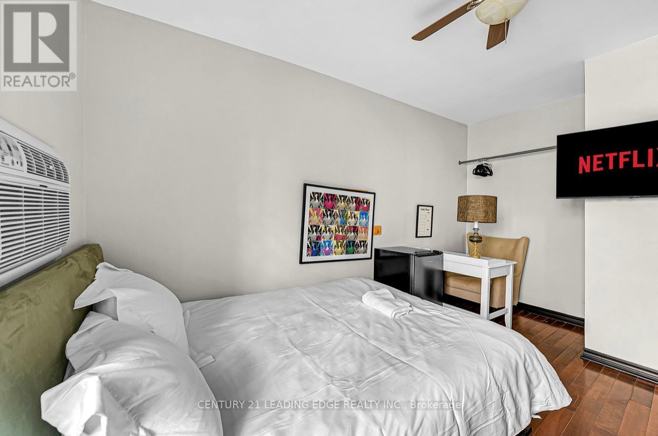 2 Monteith Street, Toronto, Ontario  M4Y 1K7 - Photo 13 - C12164108