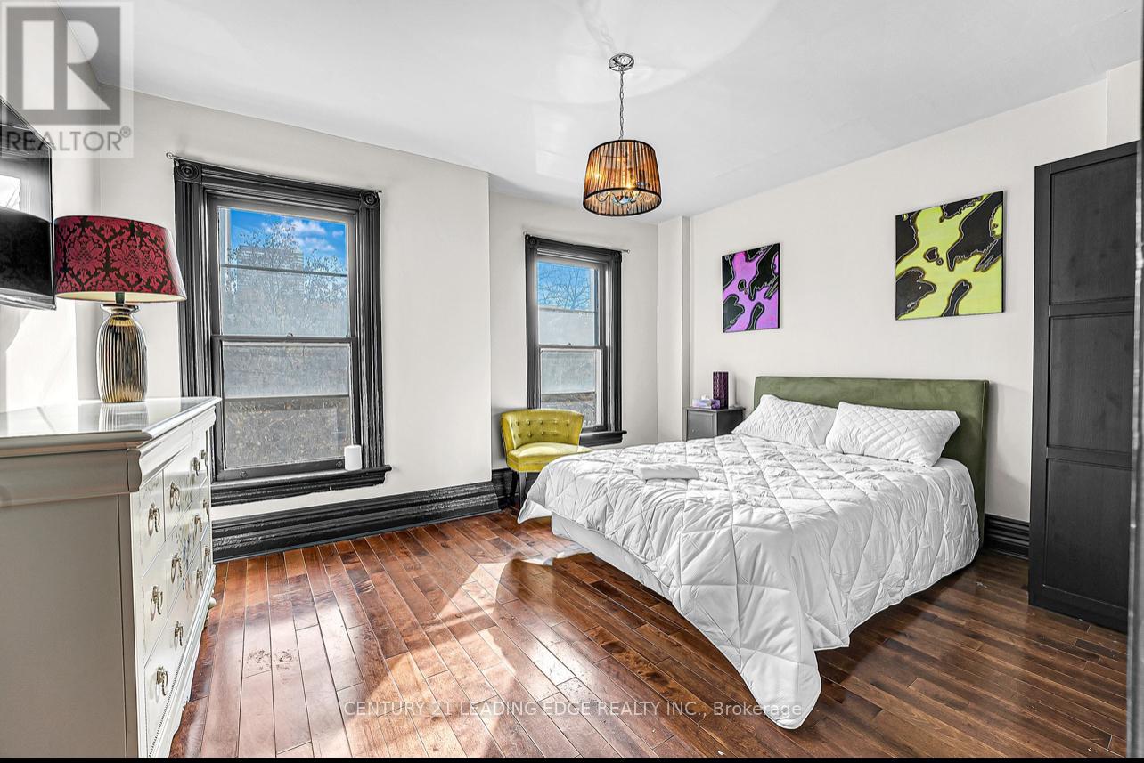 2 Monteith Street, Toronto, Ontario  M4Y 1K7 - Photo 6 - C12164108