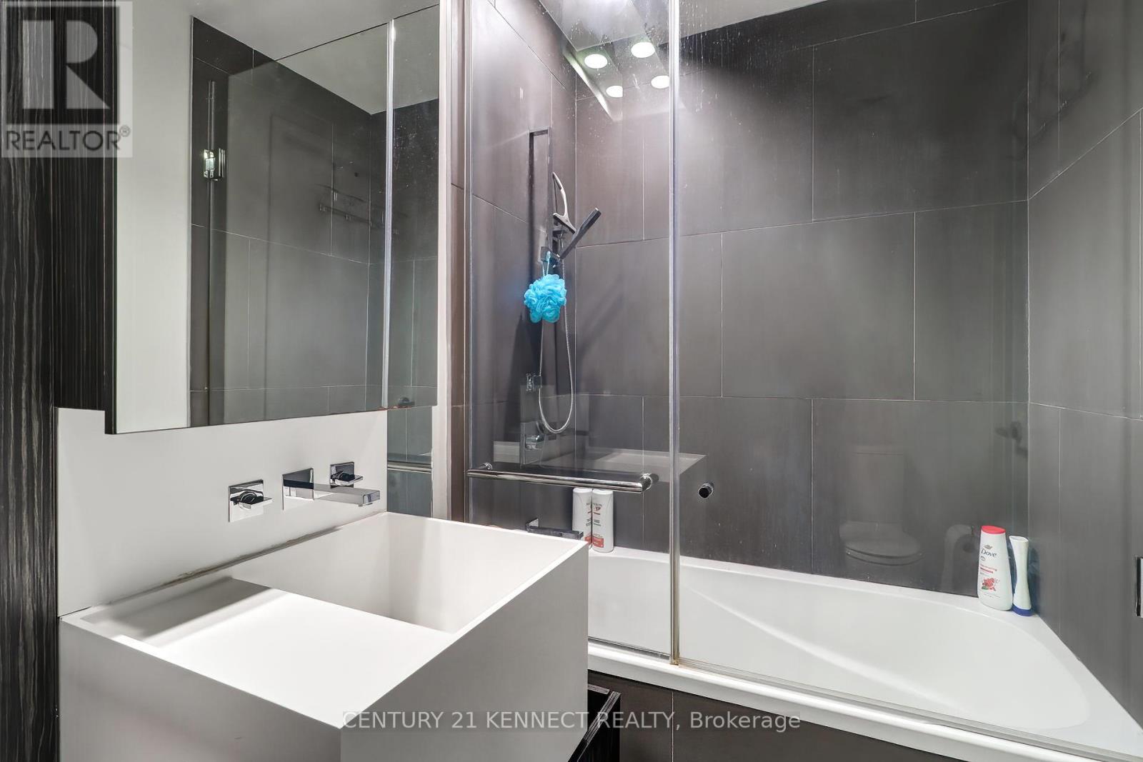 526 - 1 Bloor Street E, Toronto, Ontario  M4W 0A8 - Photo 12 - C12164137