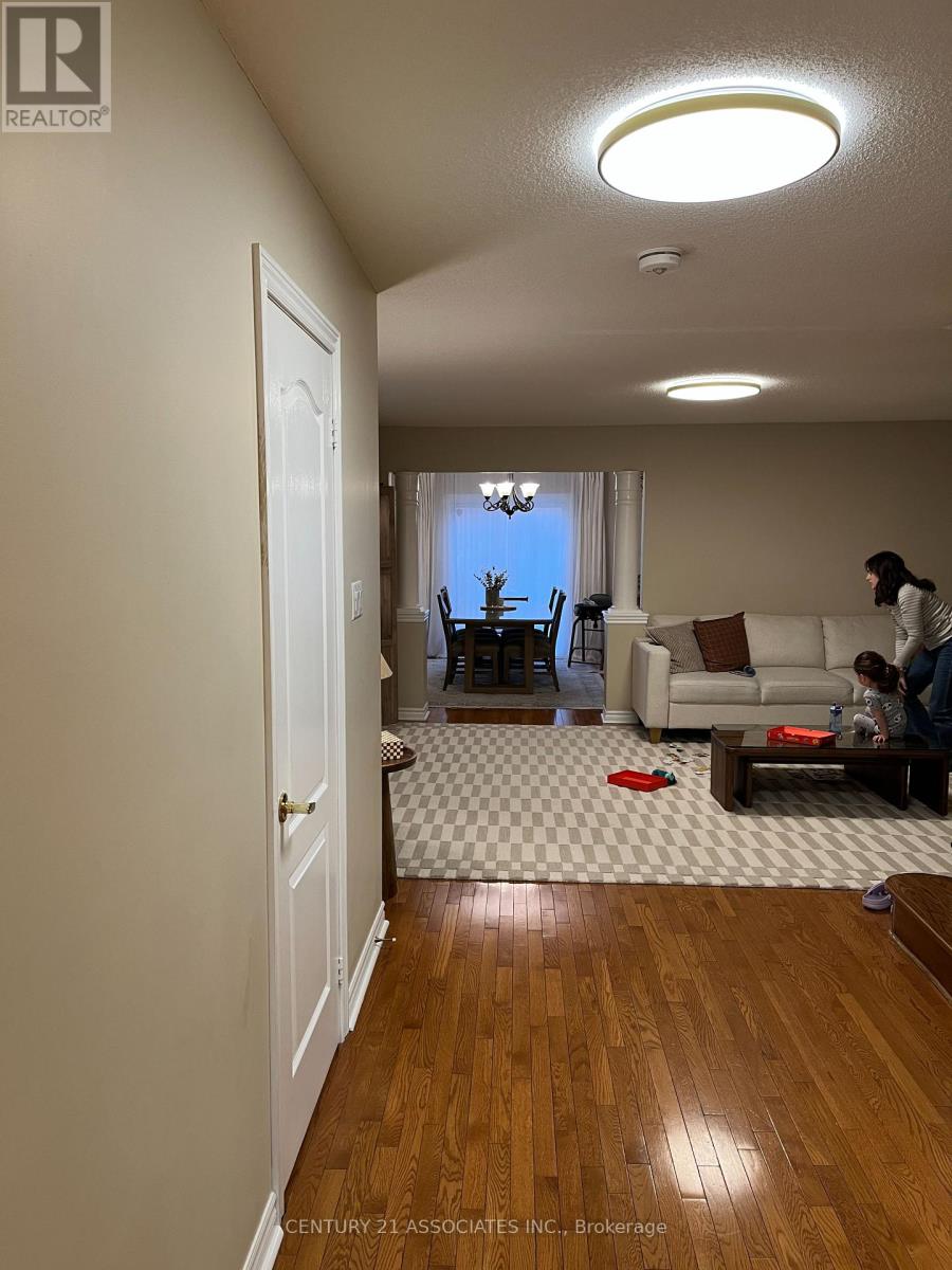 814a Othello Court, Mississauga, Ontario  L5W 1H2 - Photo 5 - W12162510