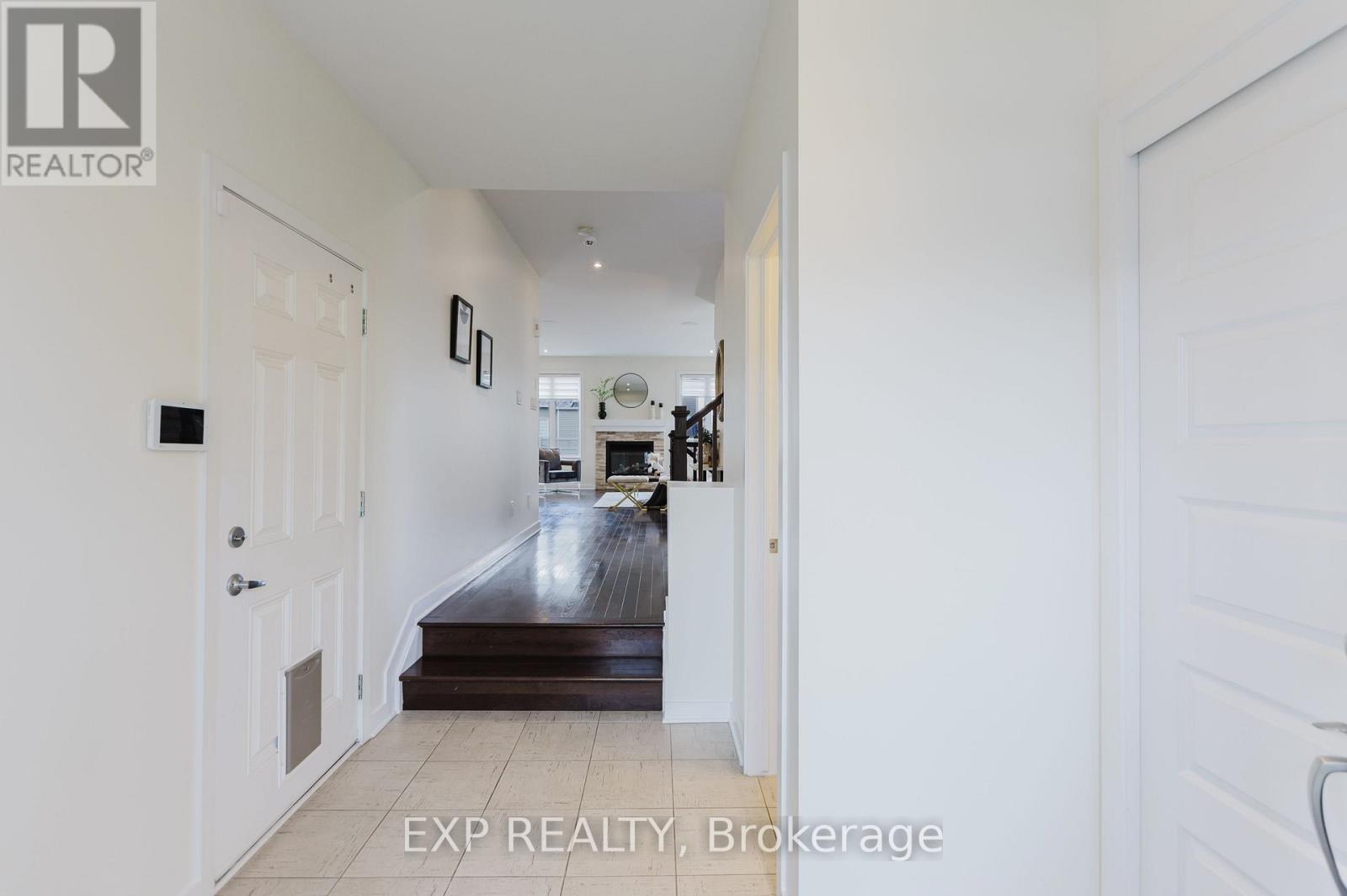301 Brettonwood Ridge, Ottawa, Ontario  K2T 0H8 - Photo 3 - X12161513