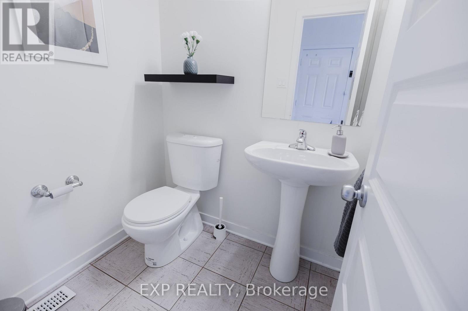 301 Brettonwood Ridge, Ottawa, Ontario  K2T 0H8 - Photo 5 - X12161513