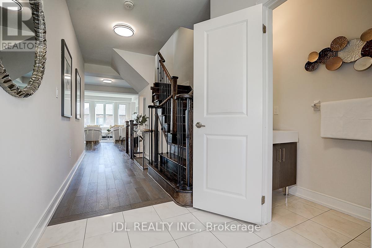 57 Blazing Star Street, East Gwillimbury, Ontario  L9N 0S2 - Photo 2 - N12164127