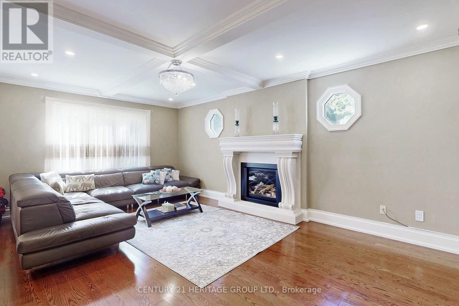 8 Petch Crescent, Aurora, Ontario  L4G 5N7 - Photo 11 - N12164136