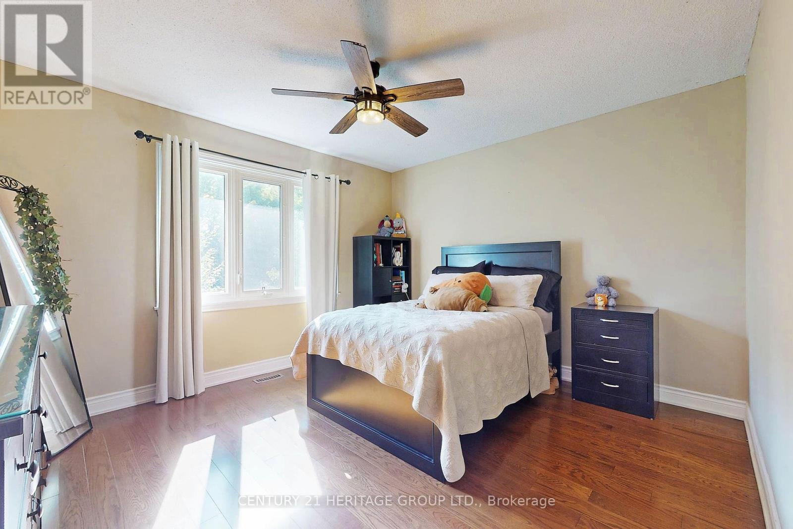 8 Petch Crescent, Aurora, Ontario  L4G 5N7 - Photo 20 - N12164136