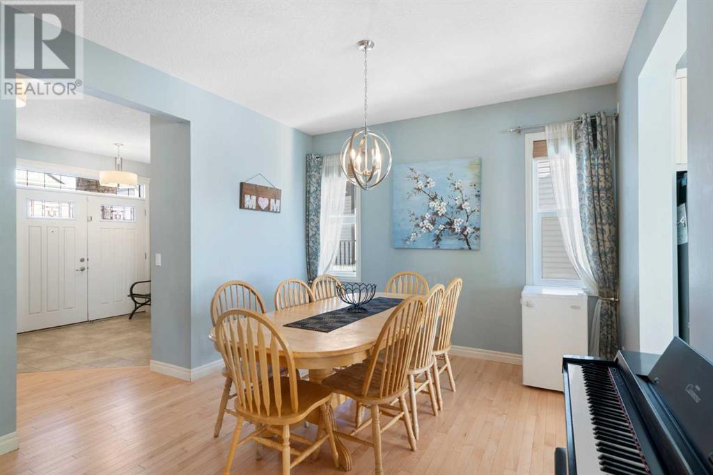 121 Heritage Hill, Cochrane, Alberta  T4C 0L3 - Photo 3 - A2211018