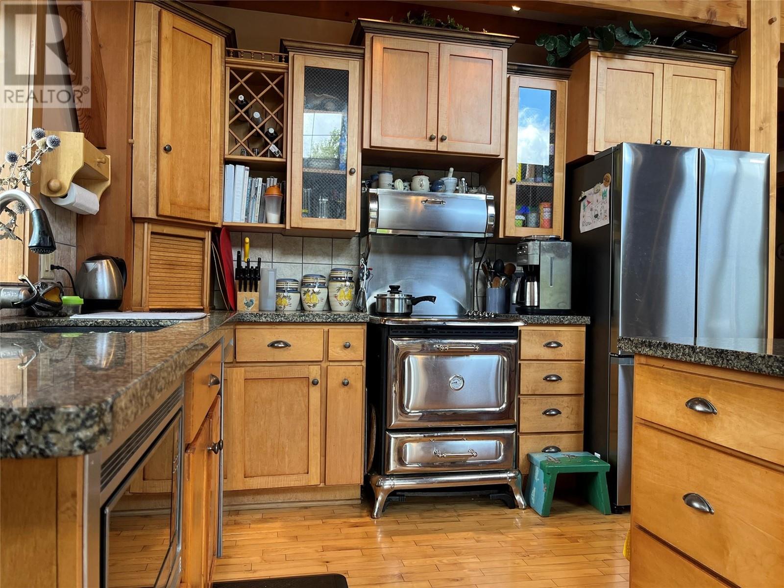 130 8th Street N, Kaslo, BC V0G1M0