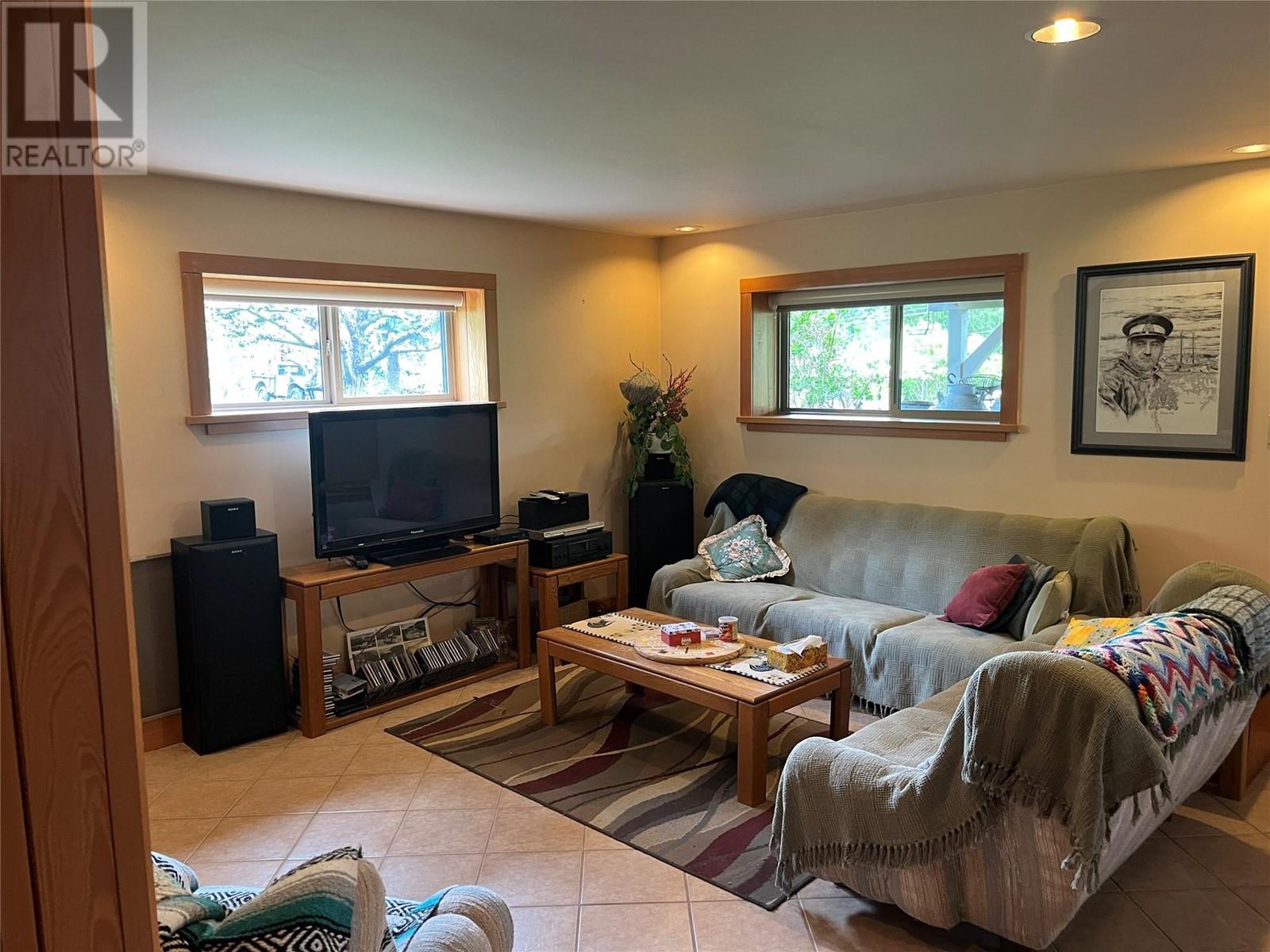 130 8th Street N, Kaslo, BC V0G1M0