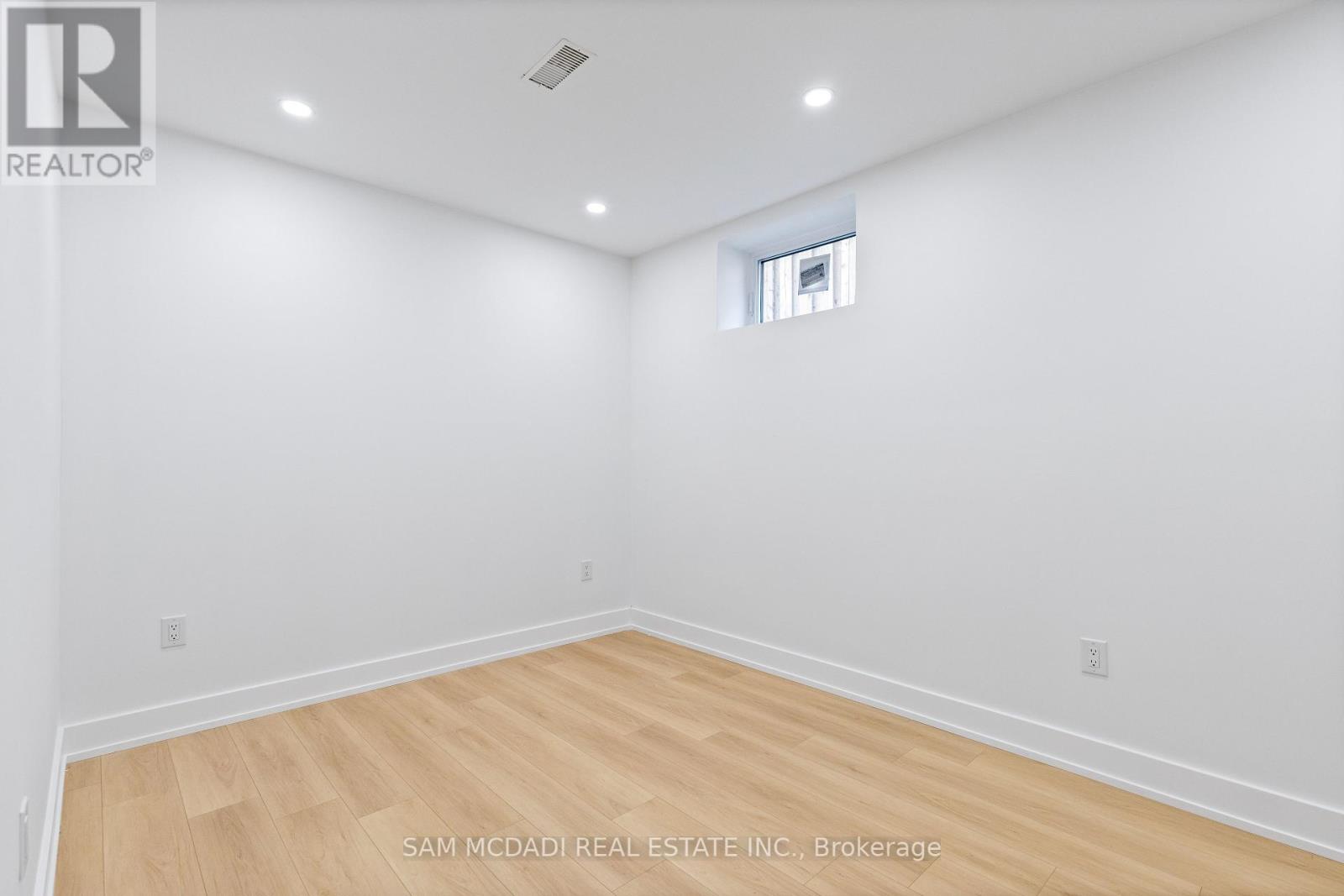 1037 Caven Street, Mississauga, Ontario  L5G 4J3 - Photo 36 - W12146059