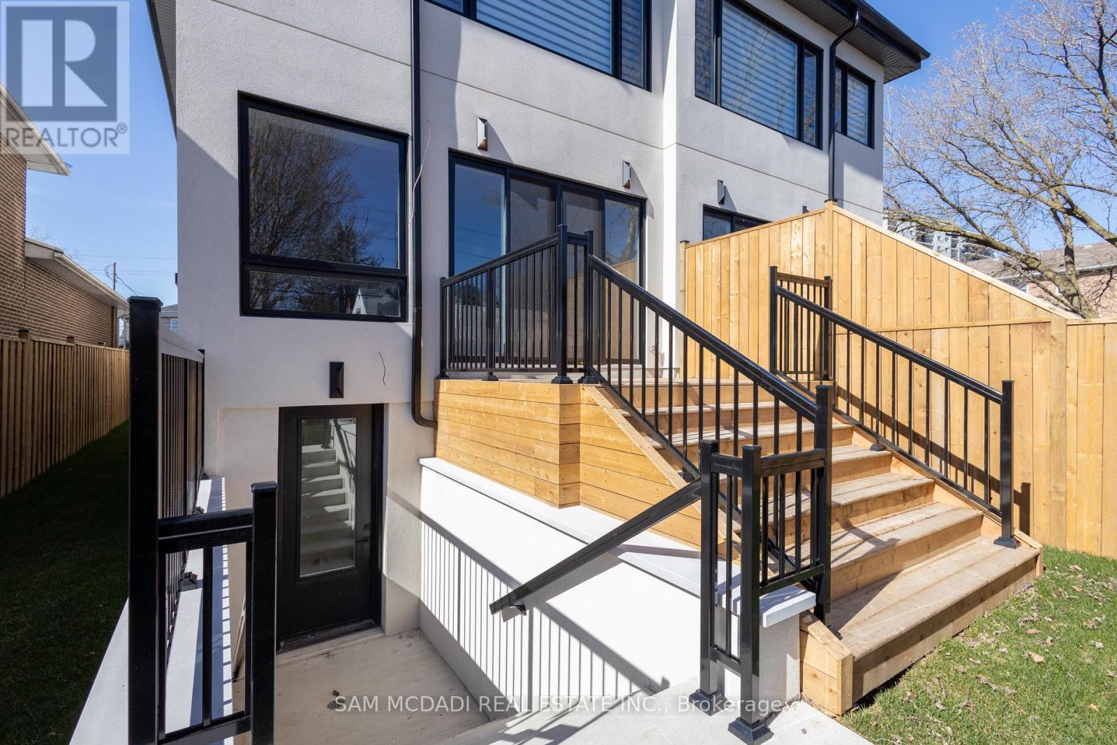 1037 Caven Street, Mississauga, Ontario  L5G 4J3 - Photo 39 - W12146059