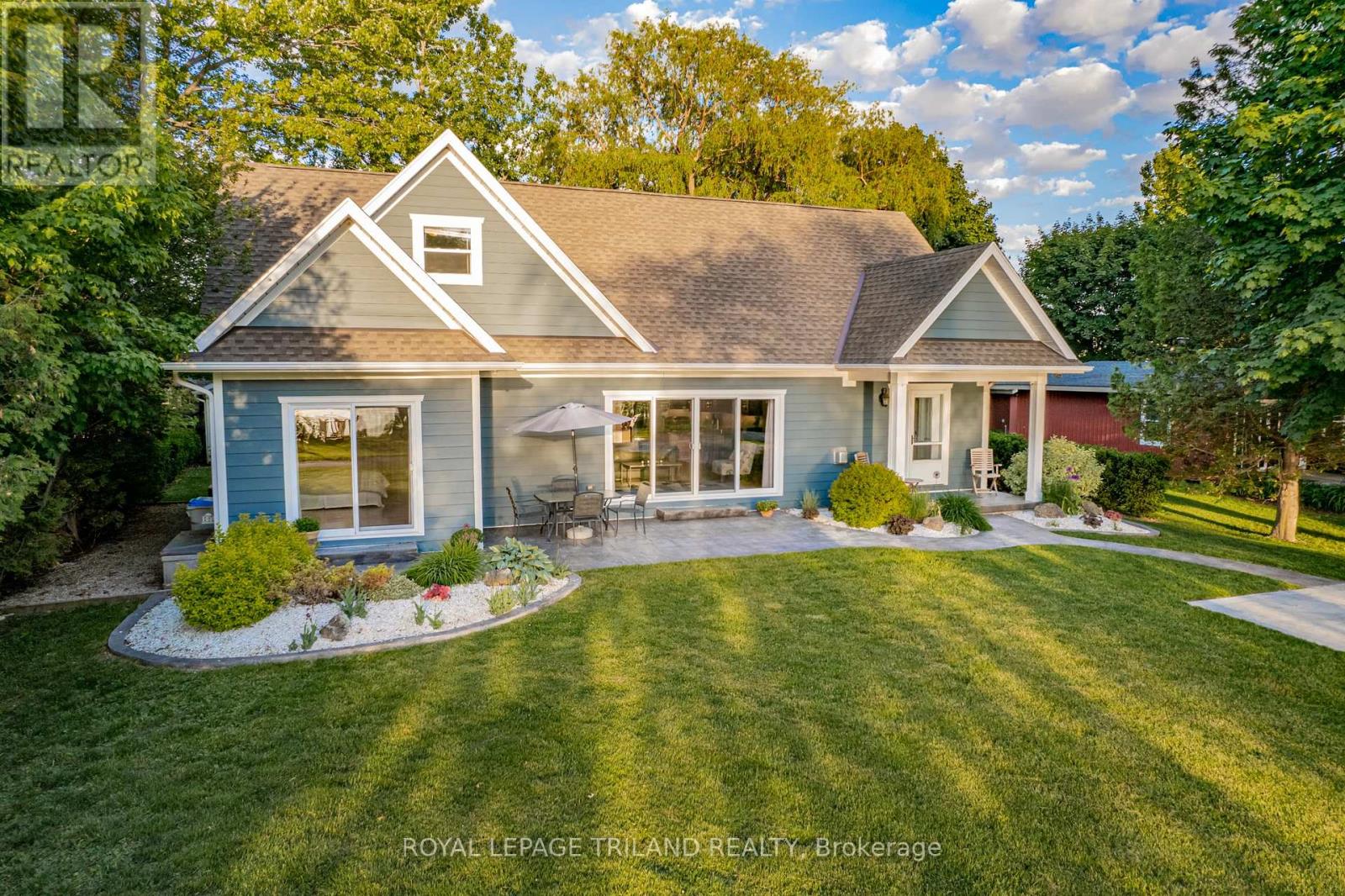 71888 Sunview Avenue, Bluewater, Ontario  N0M 1N0 - Photo 12 - X12164171