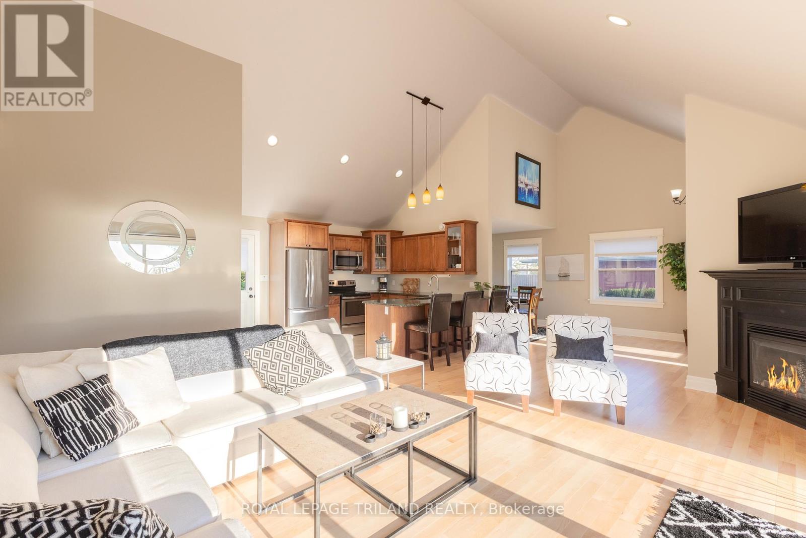 71888 Sunview Avenue, Bluewater, Ontario  N0M 1N0 - Photo 21 - X12164171