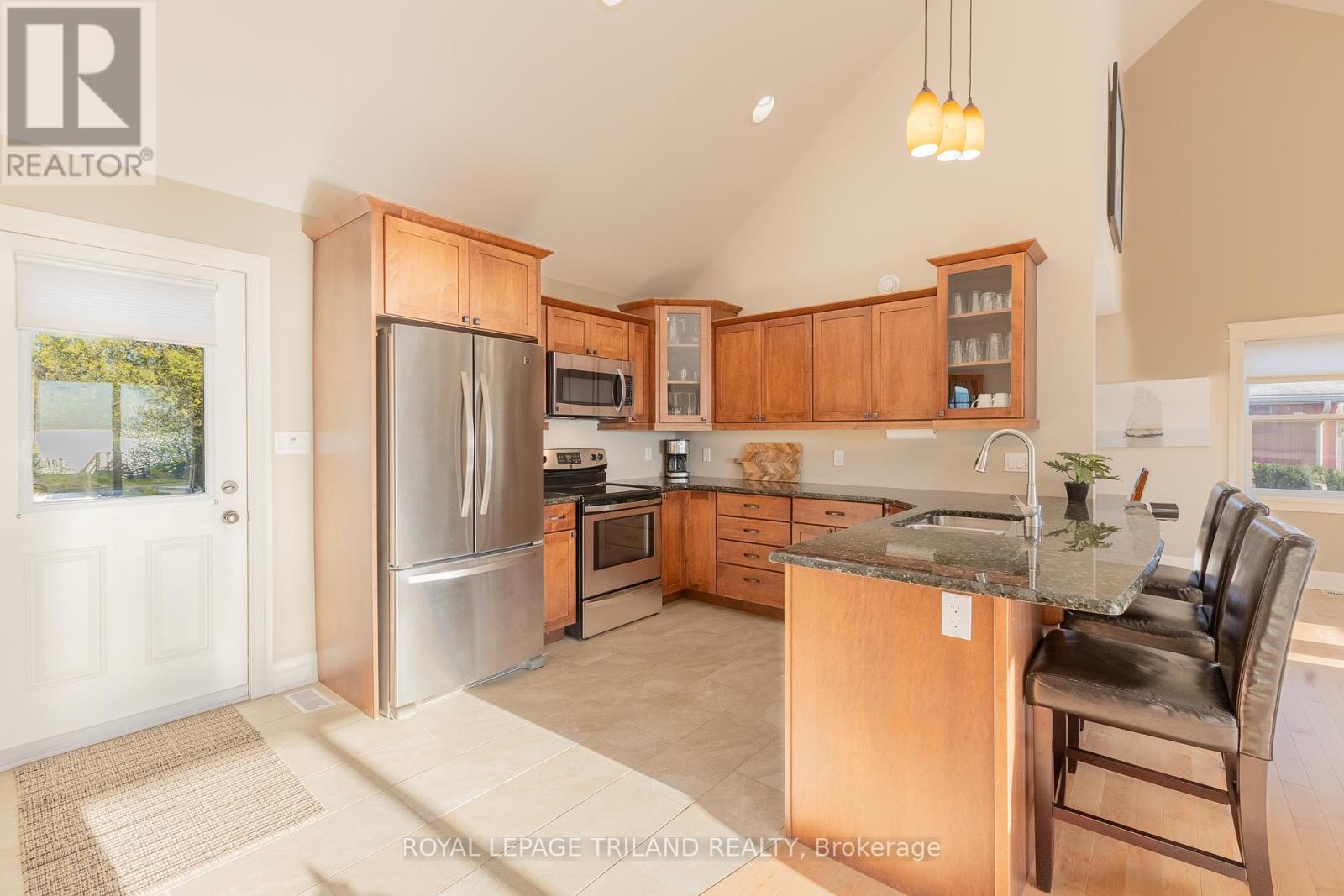 71888 Sunview Avenue, Bluewater, Ontario  N0M 1N0 - Photo 25 - X12164171
