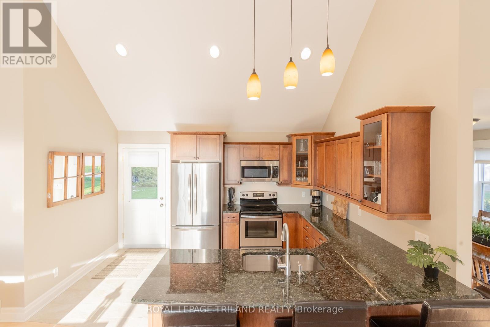 71888 Sunview Avenue, Bluewater, Ontario  N0M 1N0 - Photo 27 - X12164171