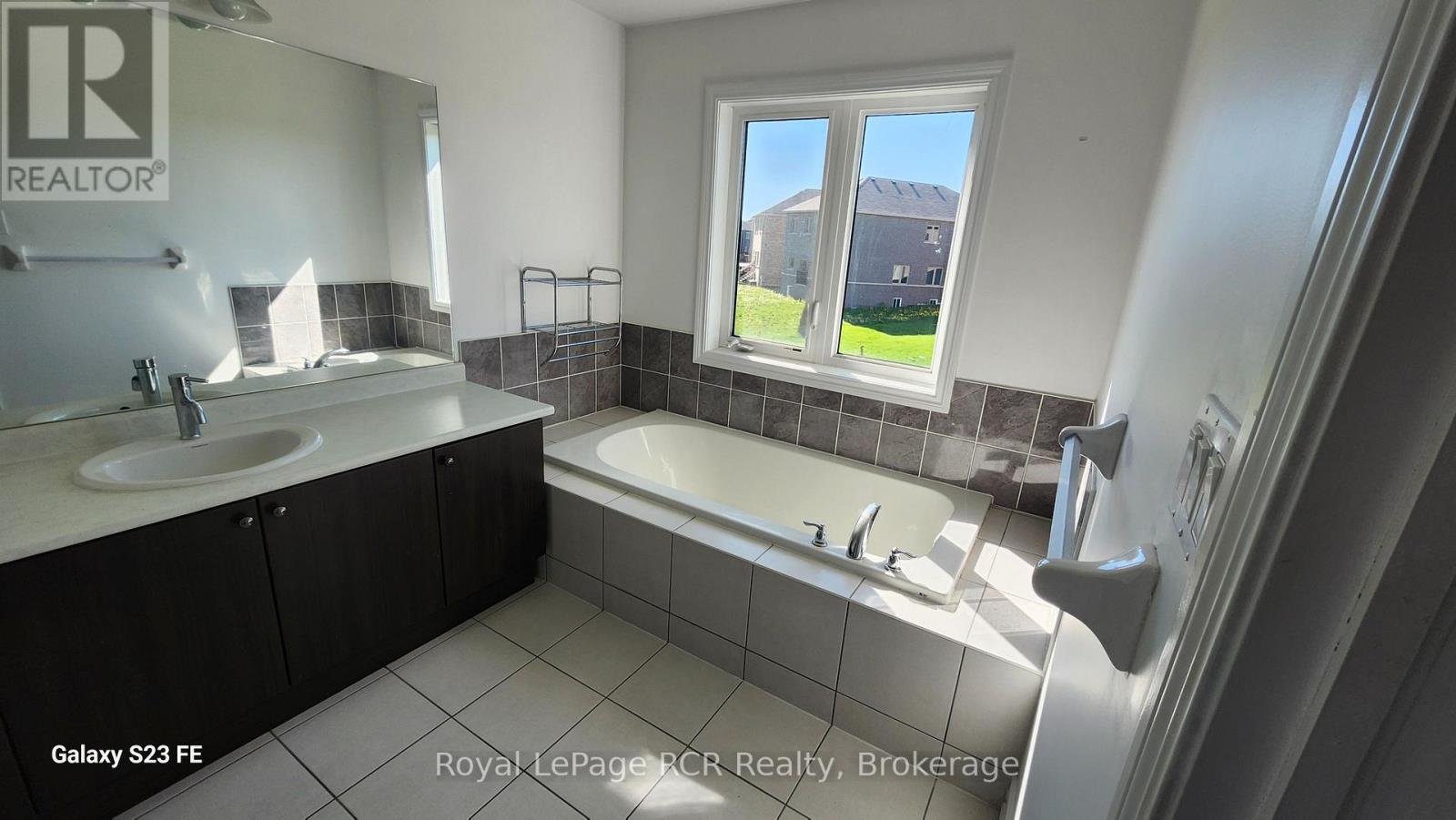 338 Van Dusen Avenue, Southgate, Ontario  N0C 1B0 - Photo 9 - X12160472