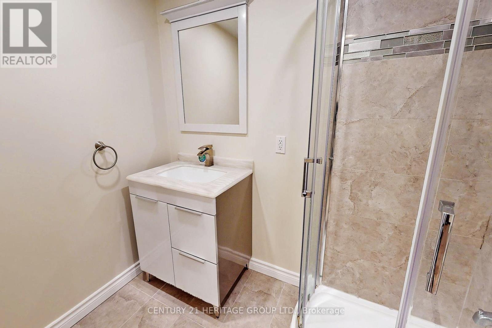 8 Petch Crescent, Aurora, Ontario  L4G 5N7 - Photo 30 - N12164136