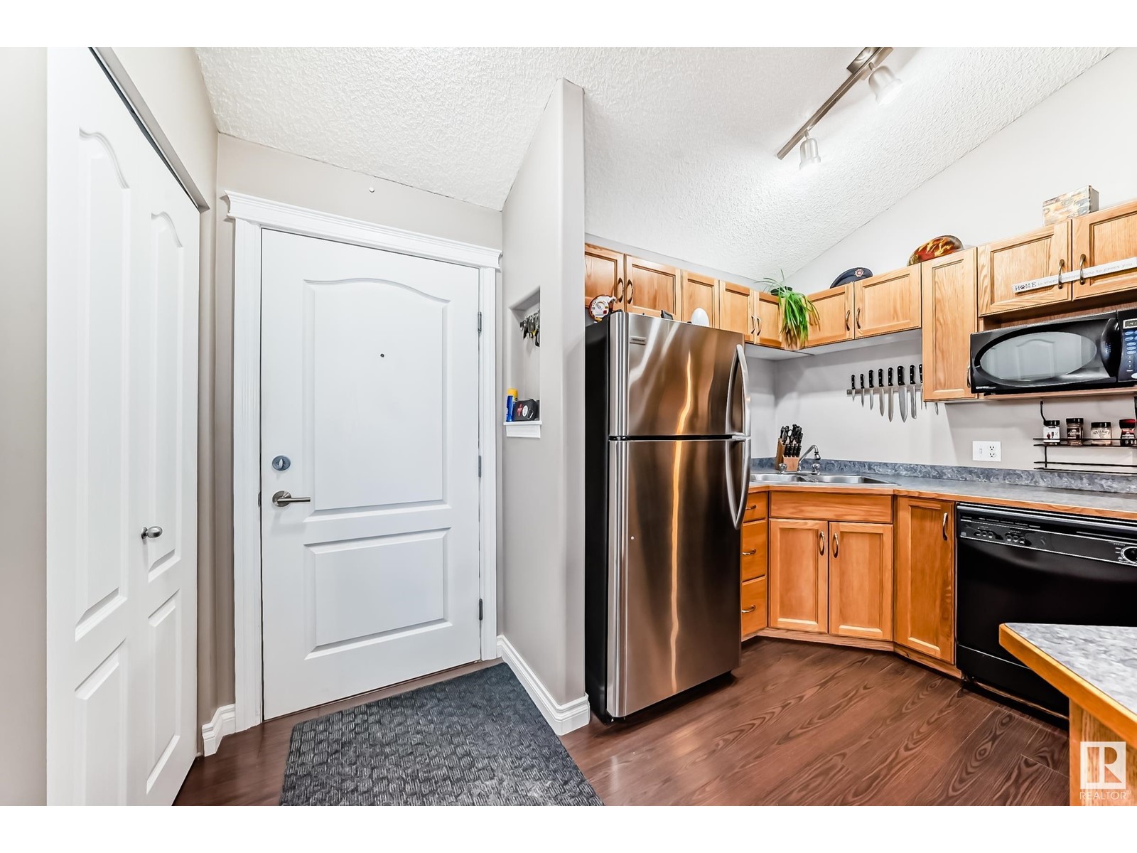 Property at #401 3425 19 ST NW image 5