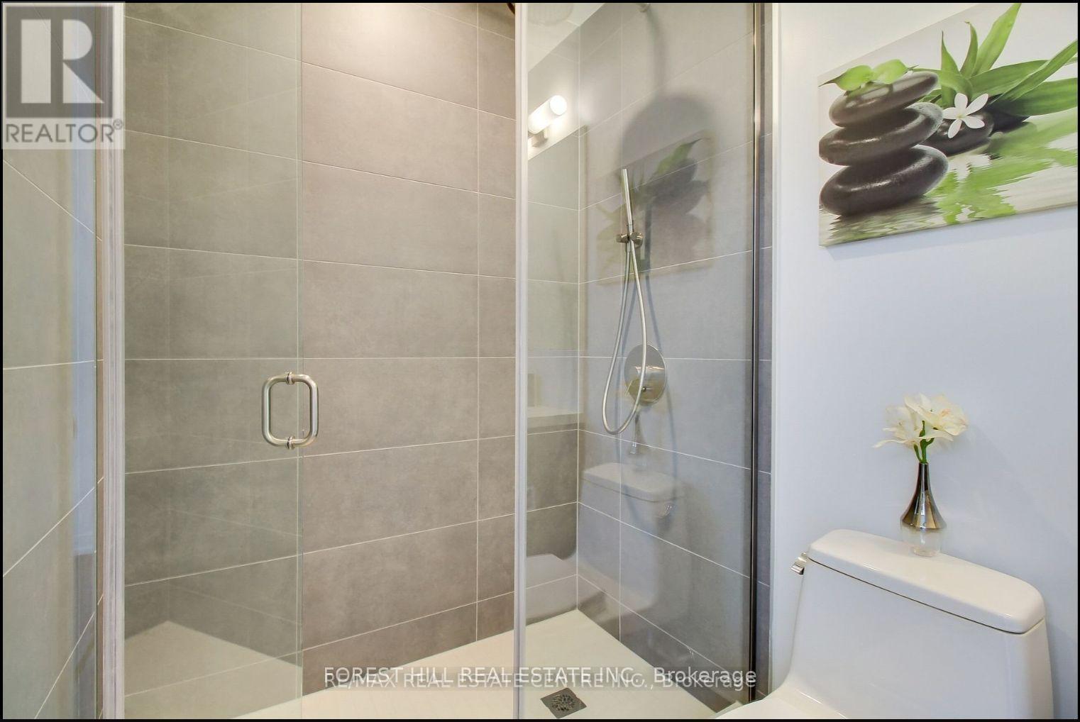 211 - 2020 Bathurst Street, Toronto, Ontario  M6C 2B9 - Photo 17 - C12164153