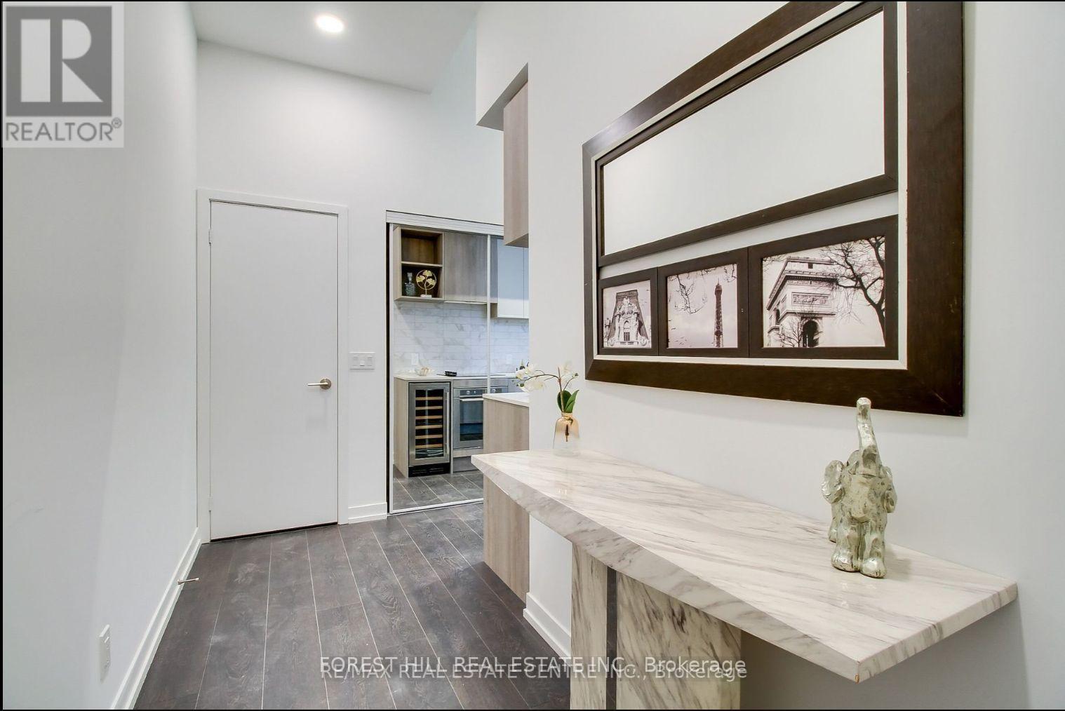 211 - 2020 Bathurst Street, Toronto, Ontario  M6C 2B9 - Photo 2 - C12164153