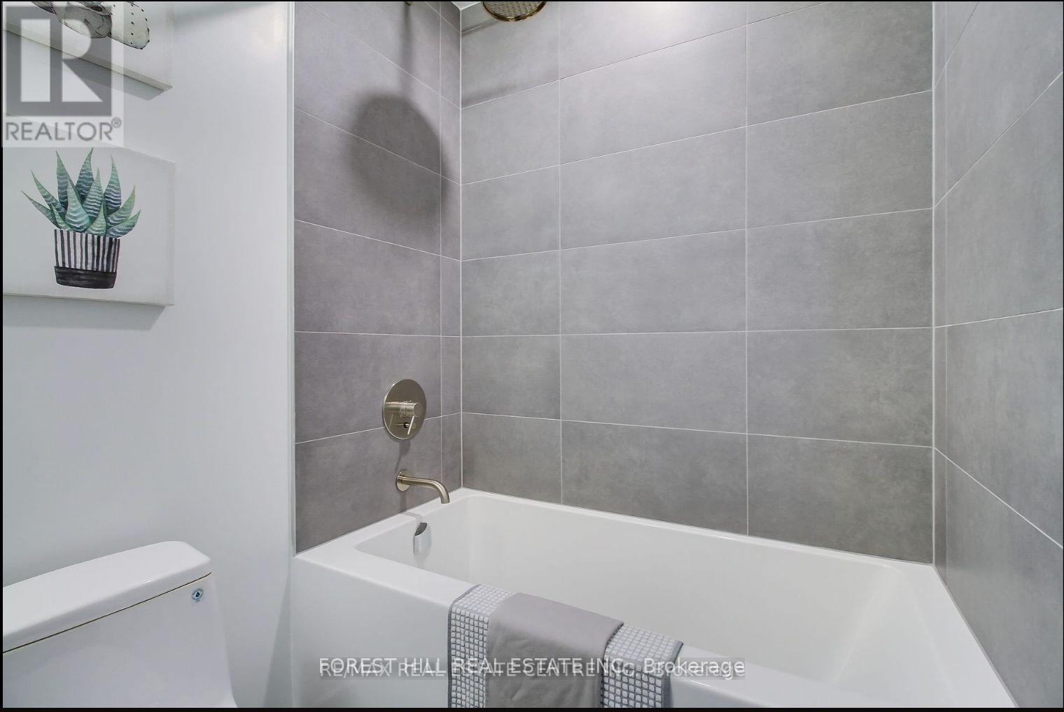 211 - 2020 Bathurst Street, Toronto, Ontario  M6C 2B9 - Photo 24 - C12164153