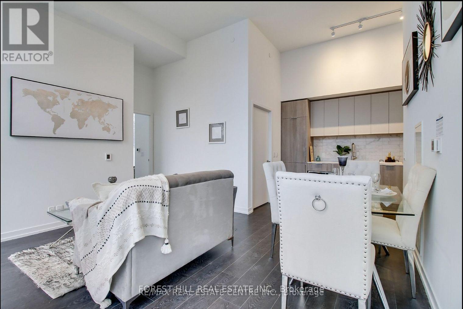 211 - 2020 Bathurst Street, Toronto, Ontario  M6C 2B9 - Photo 6 - C12164153