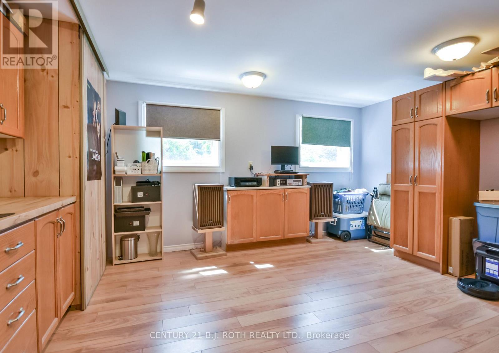 202 Crawford Street, Barrie, Ontario  L4N 3W6 - Photo 35 - S12163965