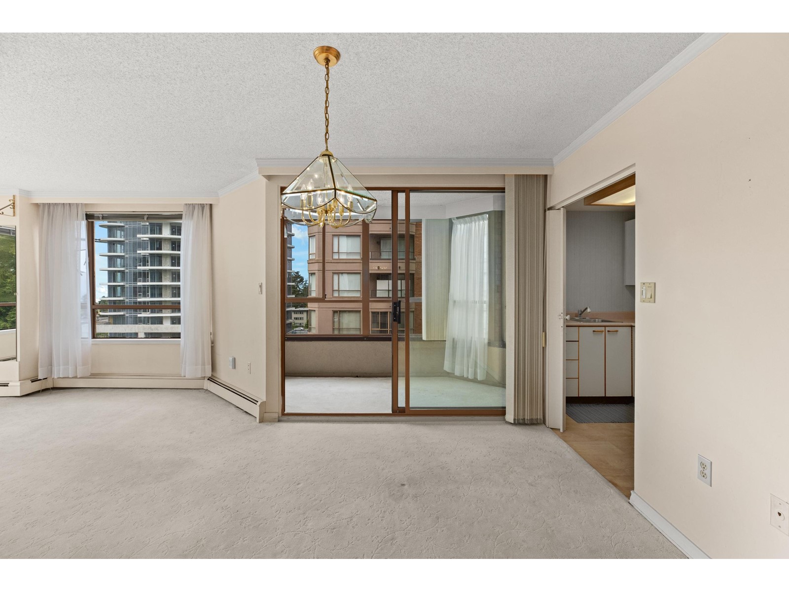 608 15111 Russell Avenue, White Rock, British Columbia  V4B 2P4 - Photo 13 - R3004154