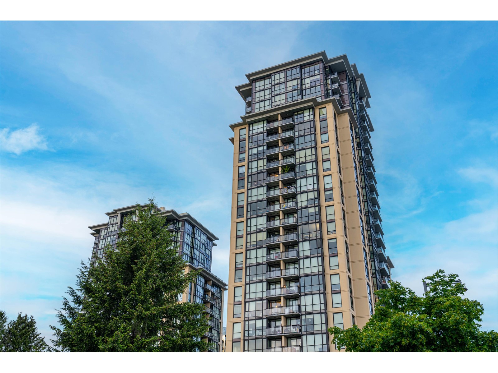 1002 10777 UNIVERSITY DRIVE, Surrey, British Columbia