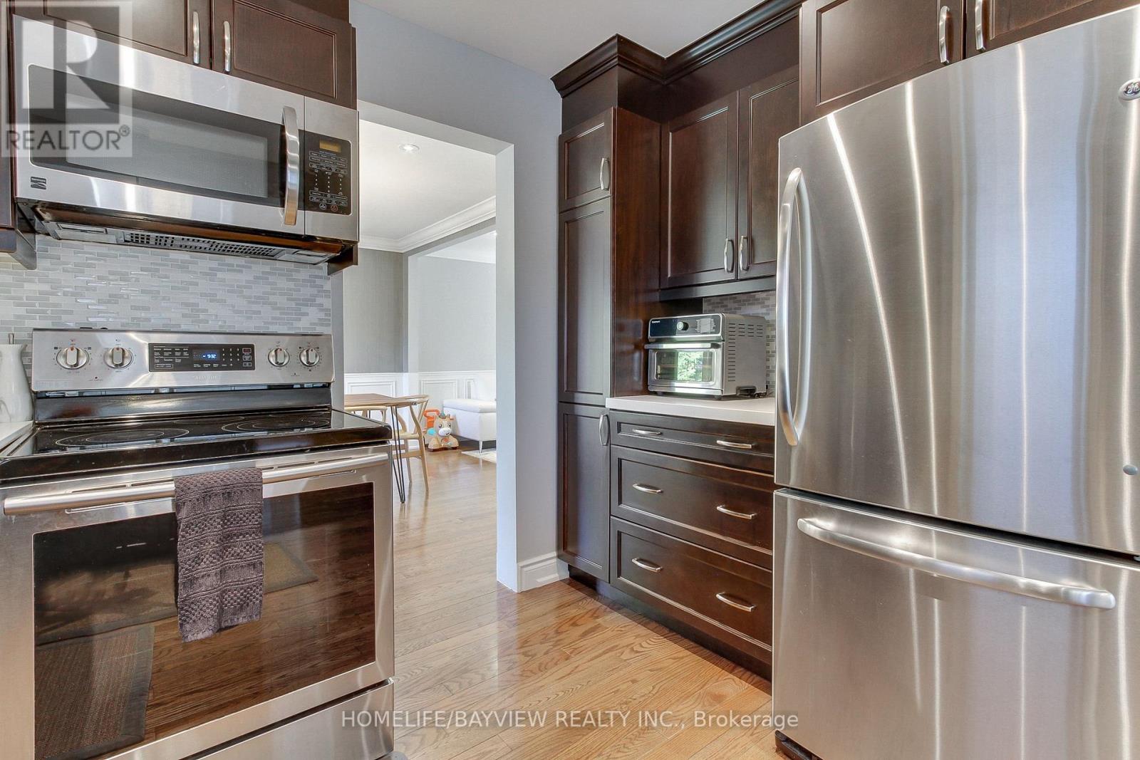 3 Tower Court, Bradford West Gwillimbury, Ontario  L3Z 2V2 - Photo 8 - N12161323