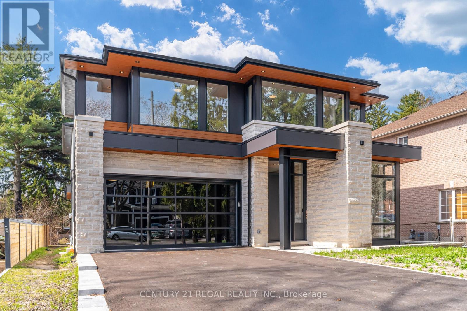 Property at 1230 LAKEBREEZE DRIVE image 2