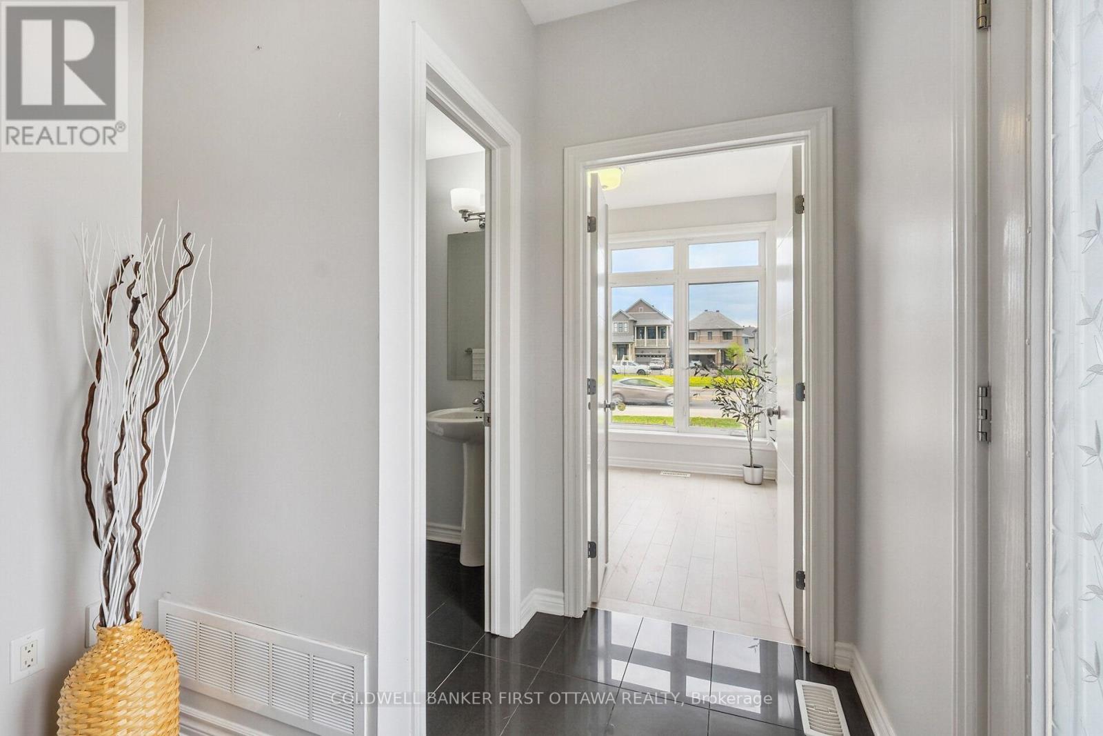 612 Chaperal Private, Ottawa, Ontario  K4A 0Y2 - Photo 4 - X12164216
