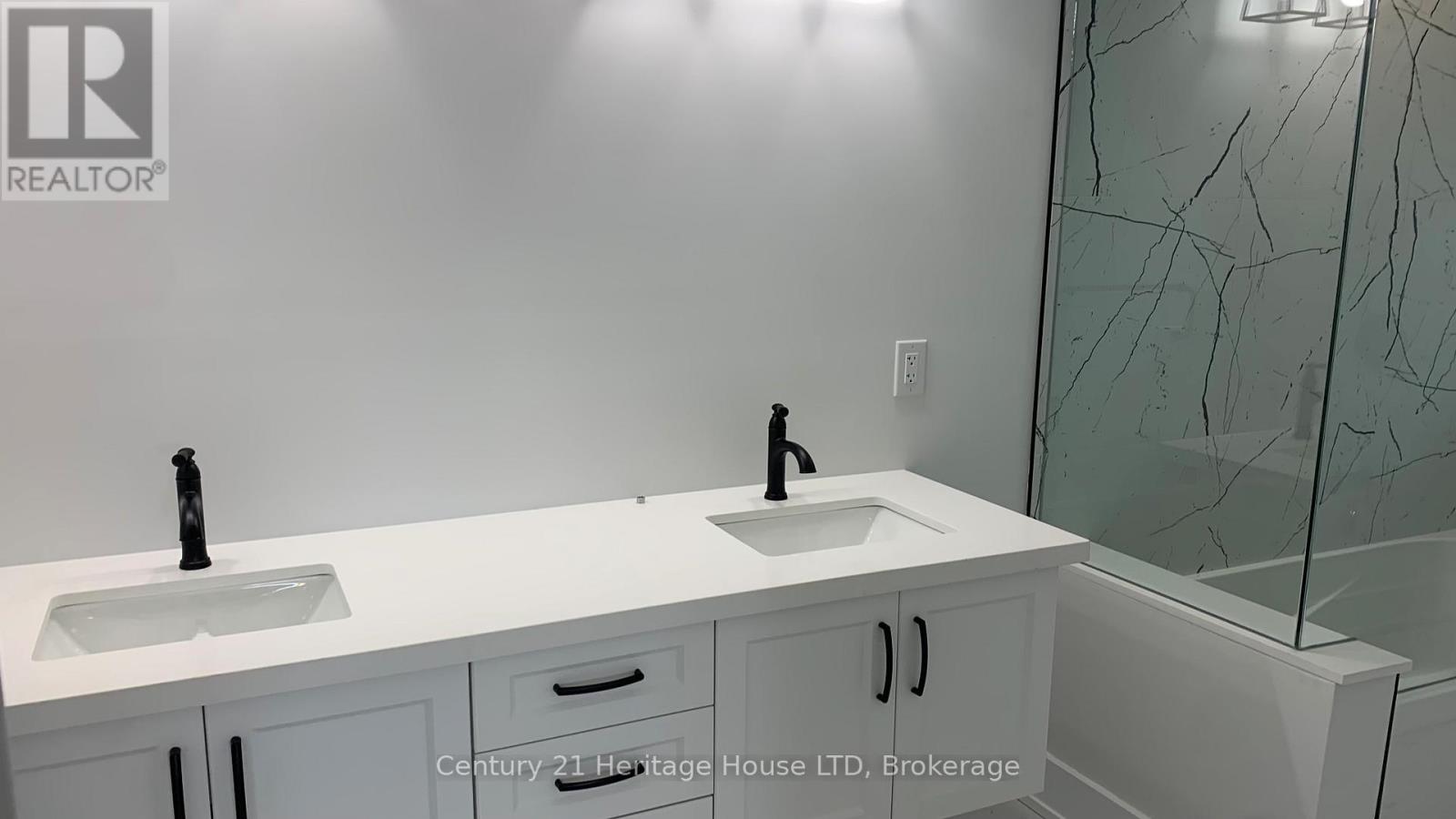 2476 Colangelo Drive, Niagara Falls, Ontario  L2J 0A1 - Photo 36 - X12164184
