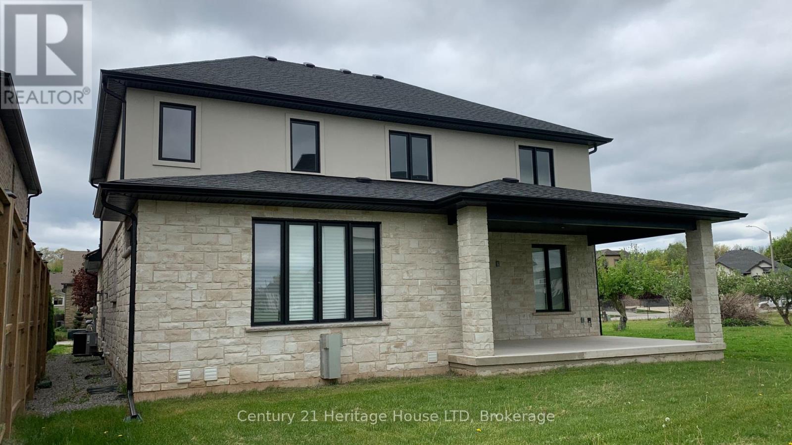 2476 Colangelo Drive, Niagara Falls, Ontario  L2J 0A1 - Photo 6 - X12164184