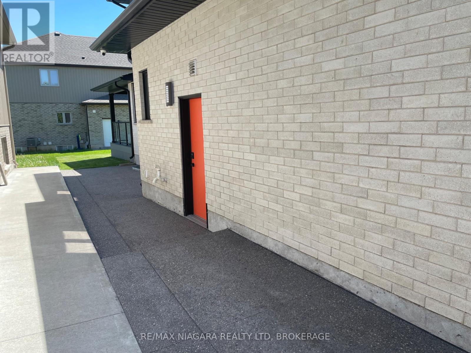 6484 Sam Iorfida Drive, Niagara Falls (Oldfield), Ontario  L2G 0H5 - Photo 2 - X12164207