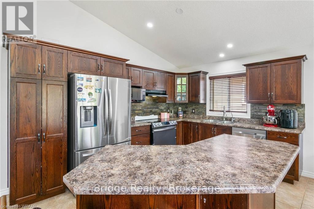 451 Fairway Road, Woodstock, Ontario N4T 0E1 - Photo 9 - X12164202