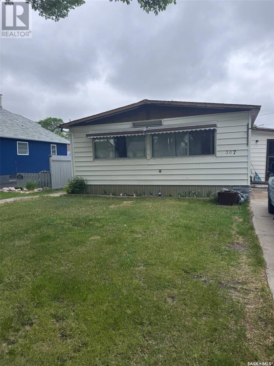 307 Aspen STREET, Maple Creek, Saskatchewan