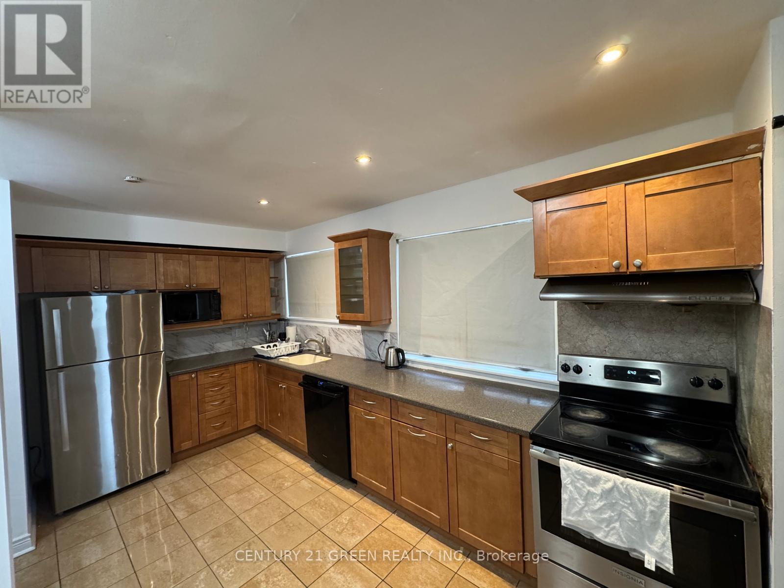 3277 Capricorn Crescent, Mississauga, Ontario  L4T 1S3 - Photo 7 - W12160913