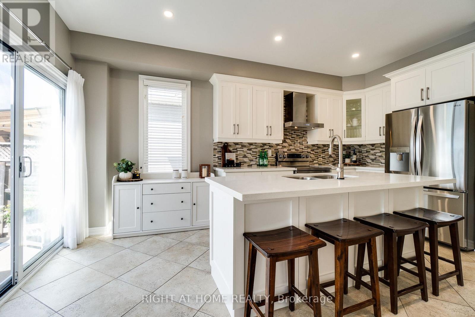 164 Cooke Crescent, Milton, Ontario  L9T 6E5 - Photo 12 - W12164213
