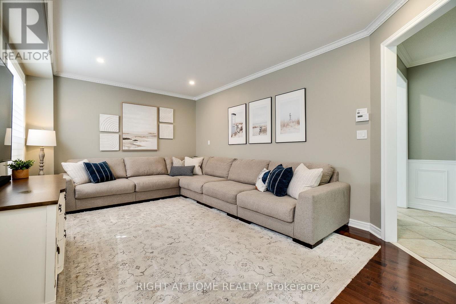 164 Cooke Crescent, Milton, Ontario  L9T 6E5 - Photo 7 - W12164213