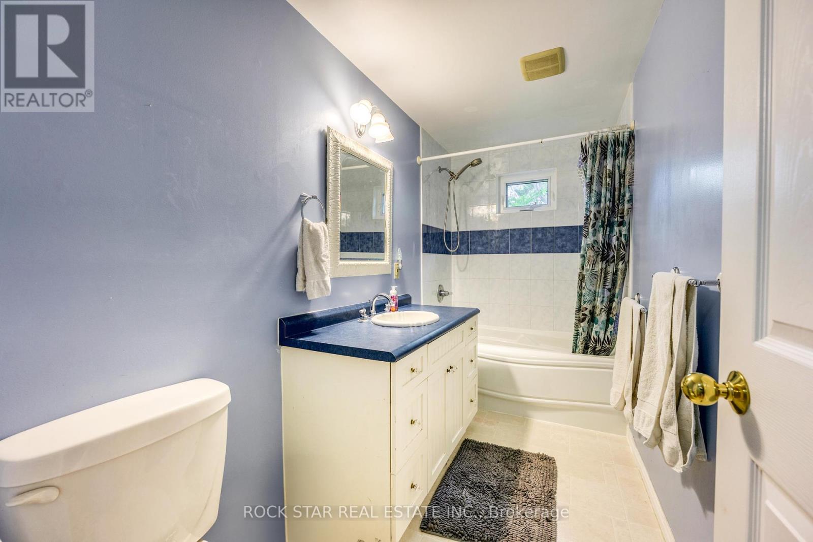 3186 Dana Street, Plympton-Wyoming, Ontario  N0N 1E0 - Photo 28 - X12164217