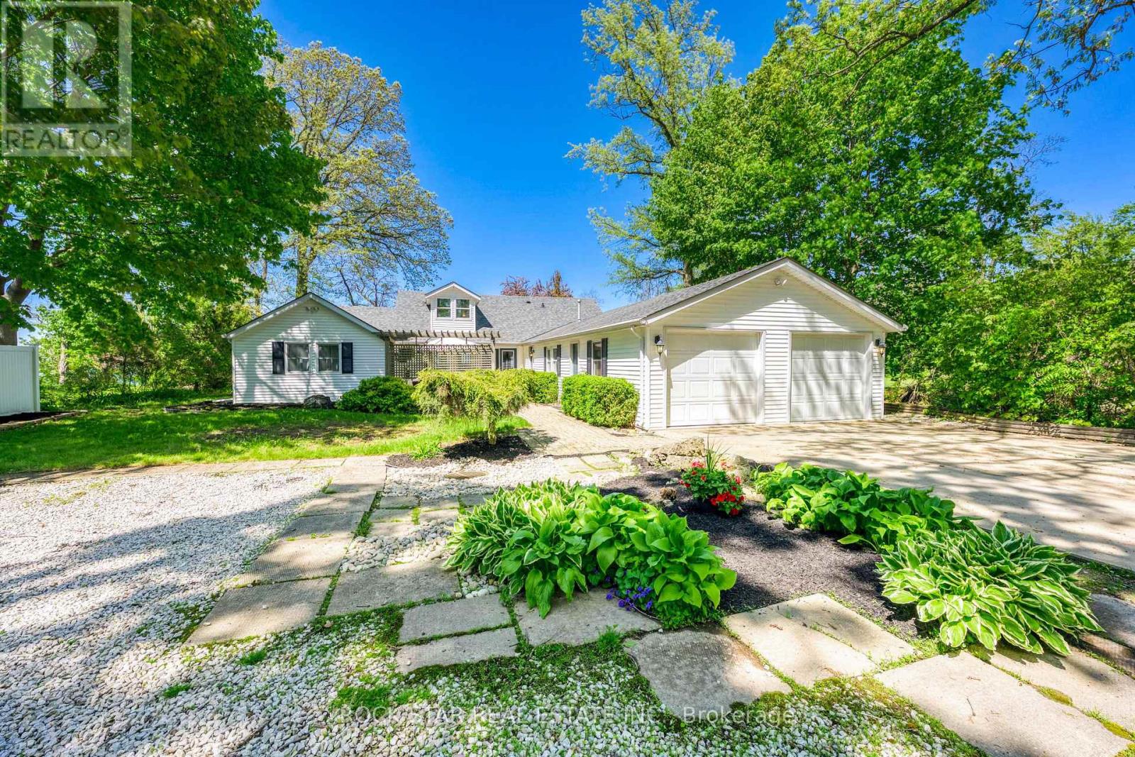 3186 Dana Street, Plympton-Wyoming, Ontario  N0N 1E0 - Photo 6 - X12164217